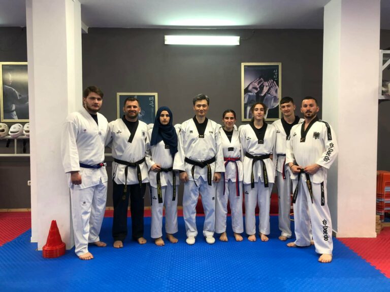 Gjatë përgatitjes për testimin e brezit të zi 5 dan